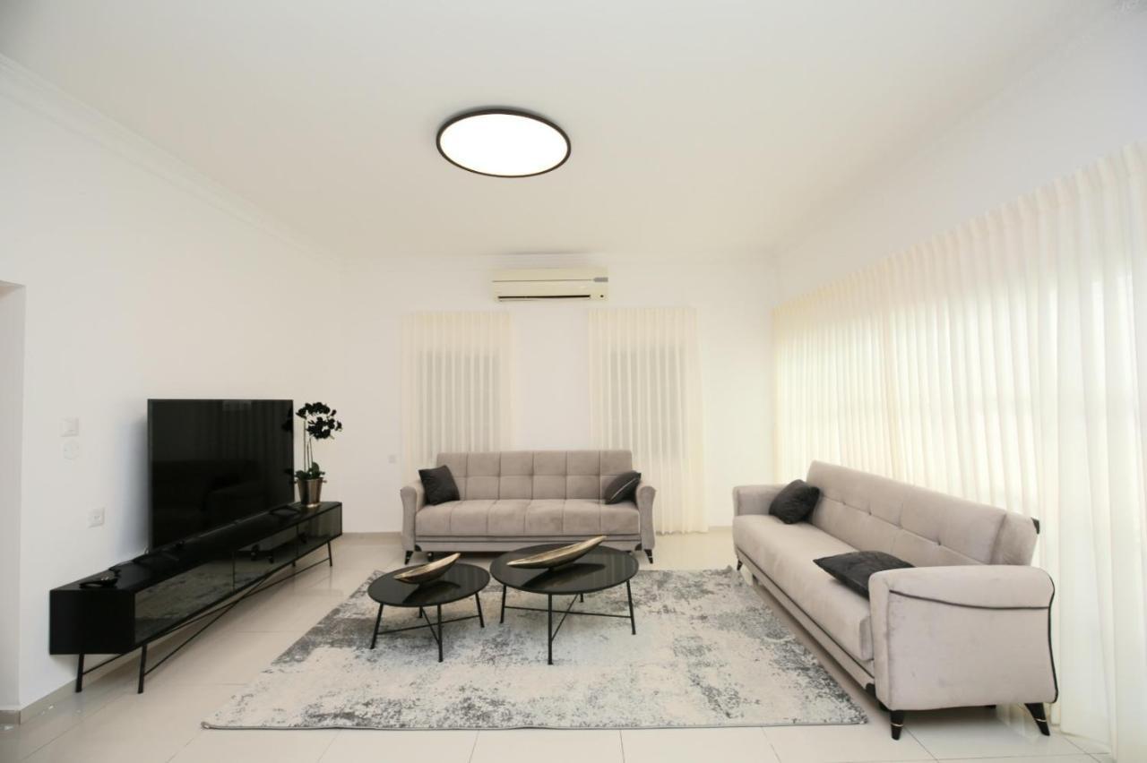City Center Luxury Apartment In Netanya Bagian luar foto