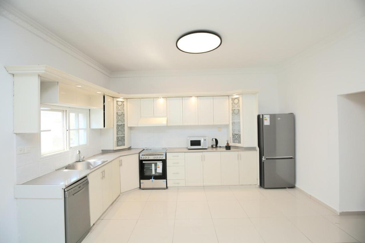 City Center Luxury Apartment In Netanya Bagian luar foto