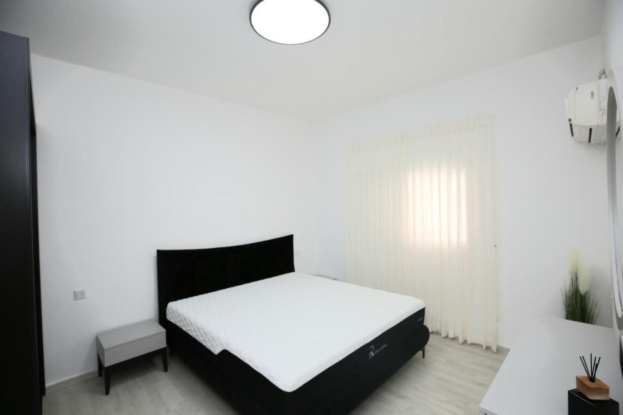 City Center Luxury Apartment In Netanya Bagian luar foto