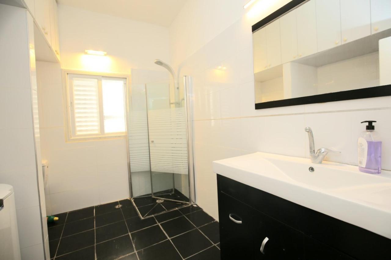 City Center Luxury Apartment In Netanya Bagian luar foto