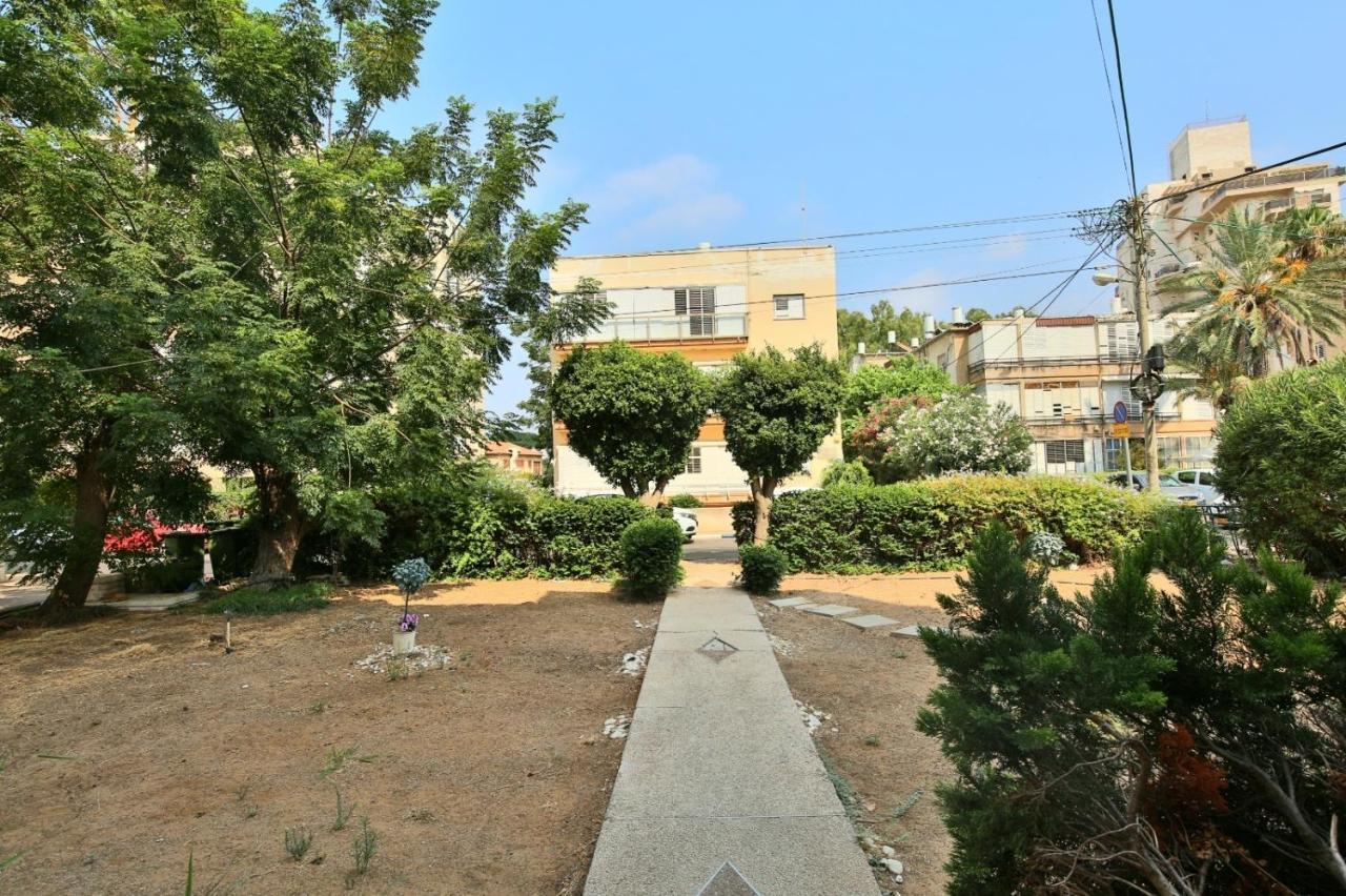 City Center Luxury Apartment In Netanya Bagian luar foto